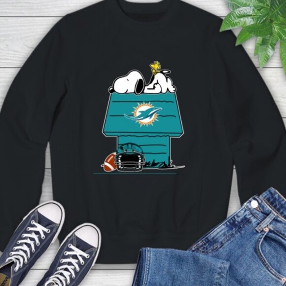 Miami Dolphins Snoopy Woodstock Peanuts NFL Football Christmas Sweatshirt 159 - Picture 1 of 5